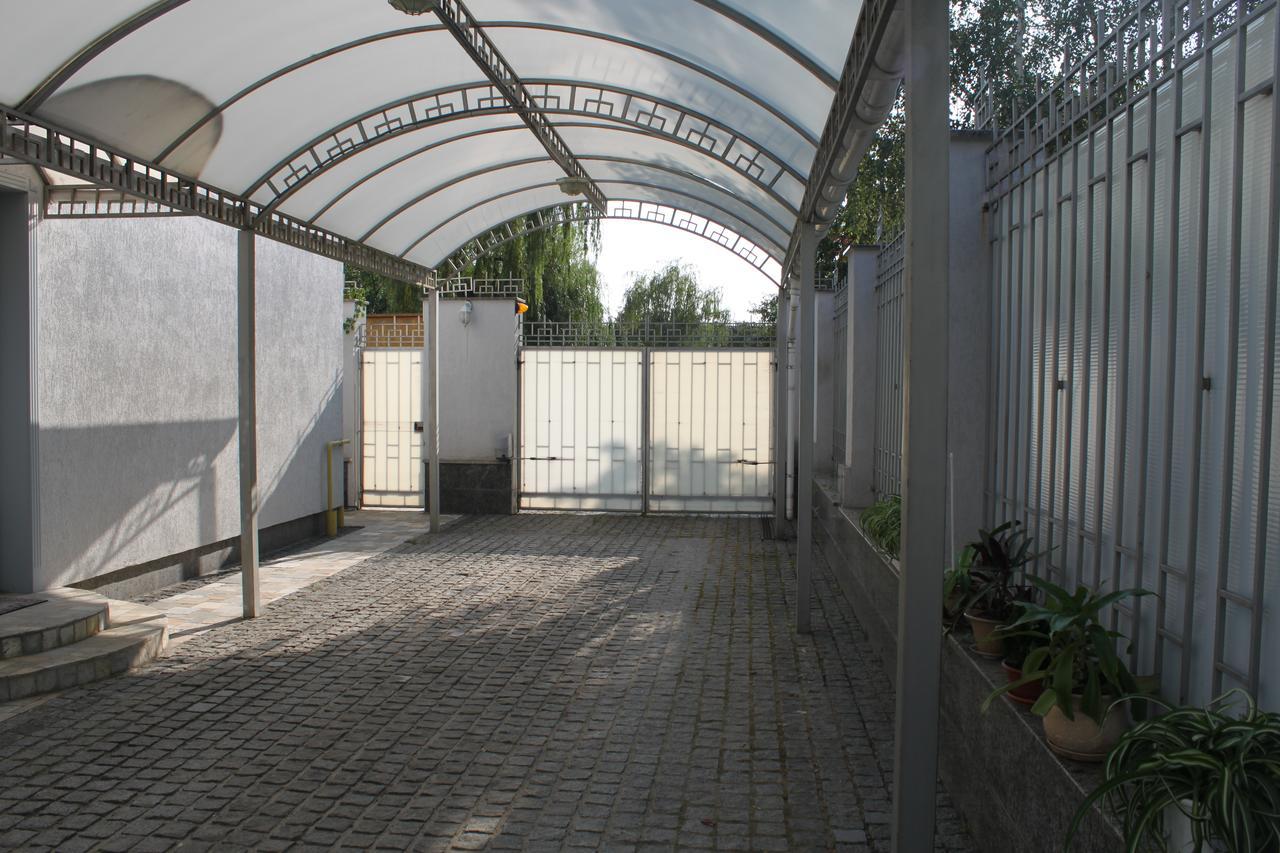 Bortnichi House Hotel Kyiv Exterior photo